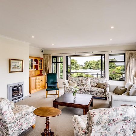 Busby Hill Villa - Havelock North Holiday Home Eksteriør bilde