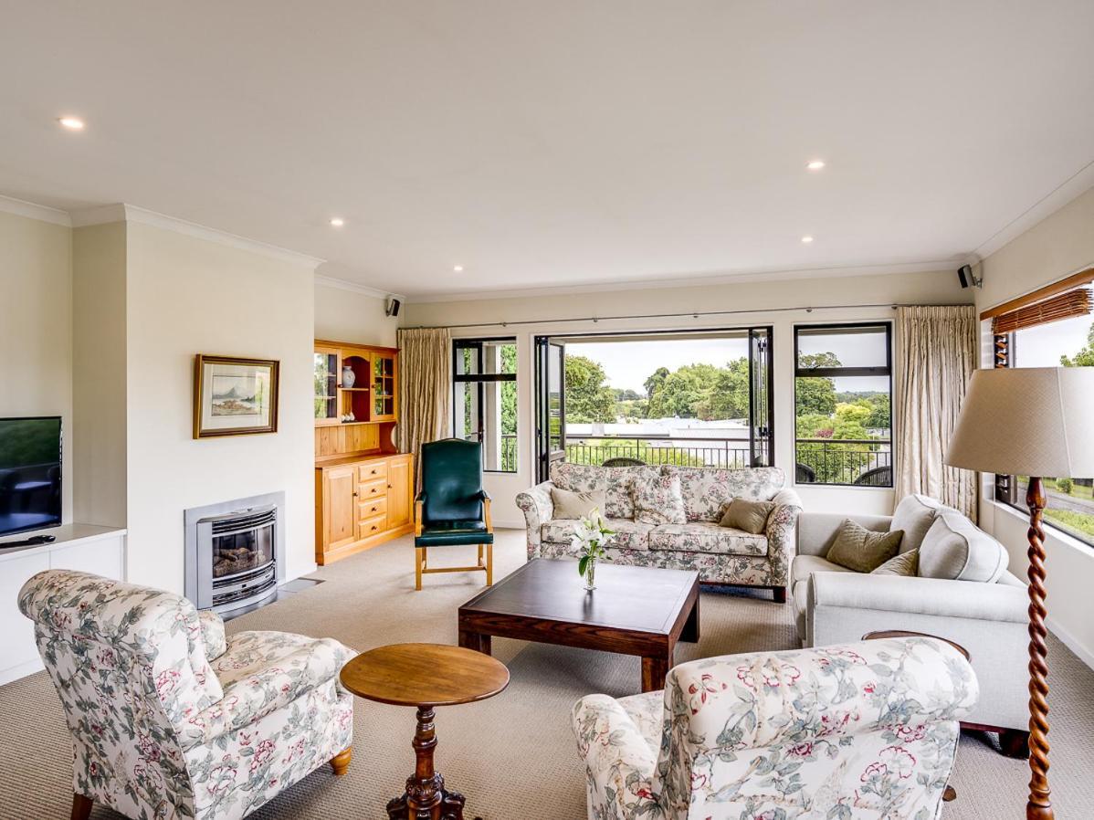 Busby Hill Villa - Havelock North Holiday Home Eksteriør bilde