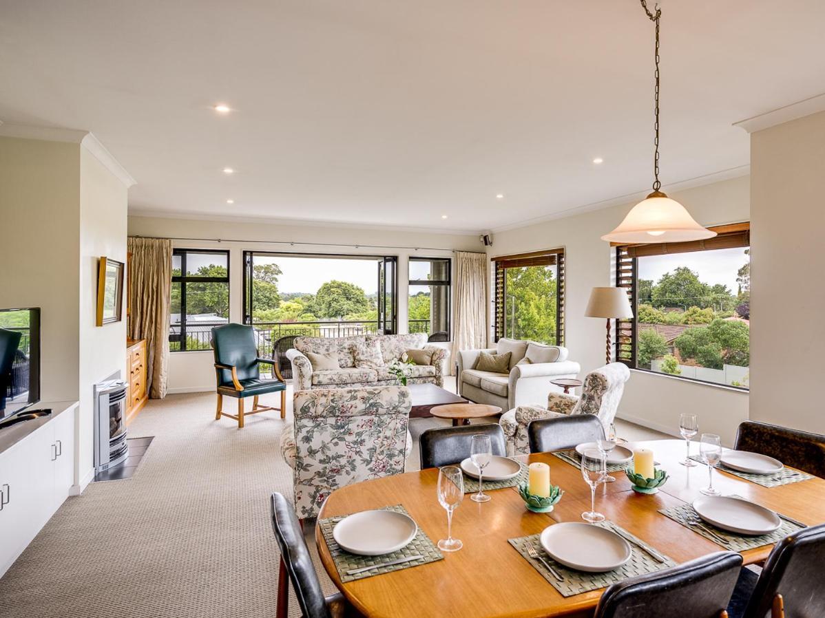 Busby Hill Villa - Havelock North Holiday Home Eksteriør bilde