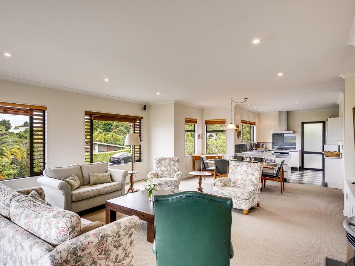 Busby Hill Villa - Havelock North Holiday Home Eksteriør bilde