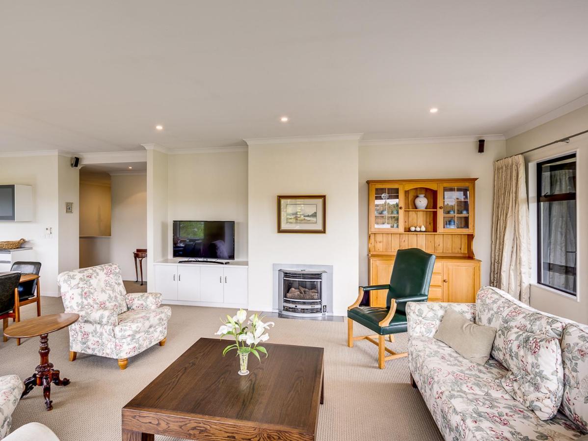 Busby Hill Villa - Havelock North Holiday Home Eksteriør bilde