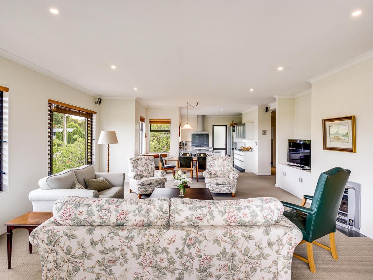 Busby Hill Villa - Havelock North Holiday Home Eksteriør bilde