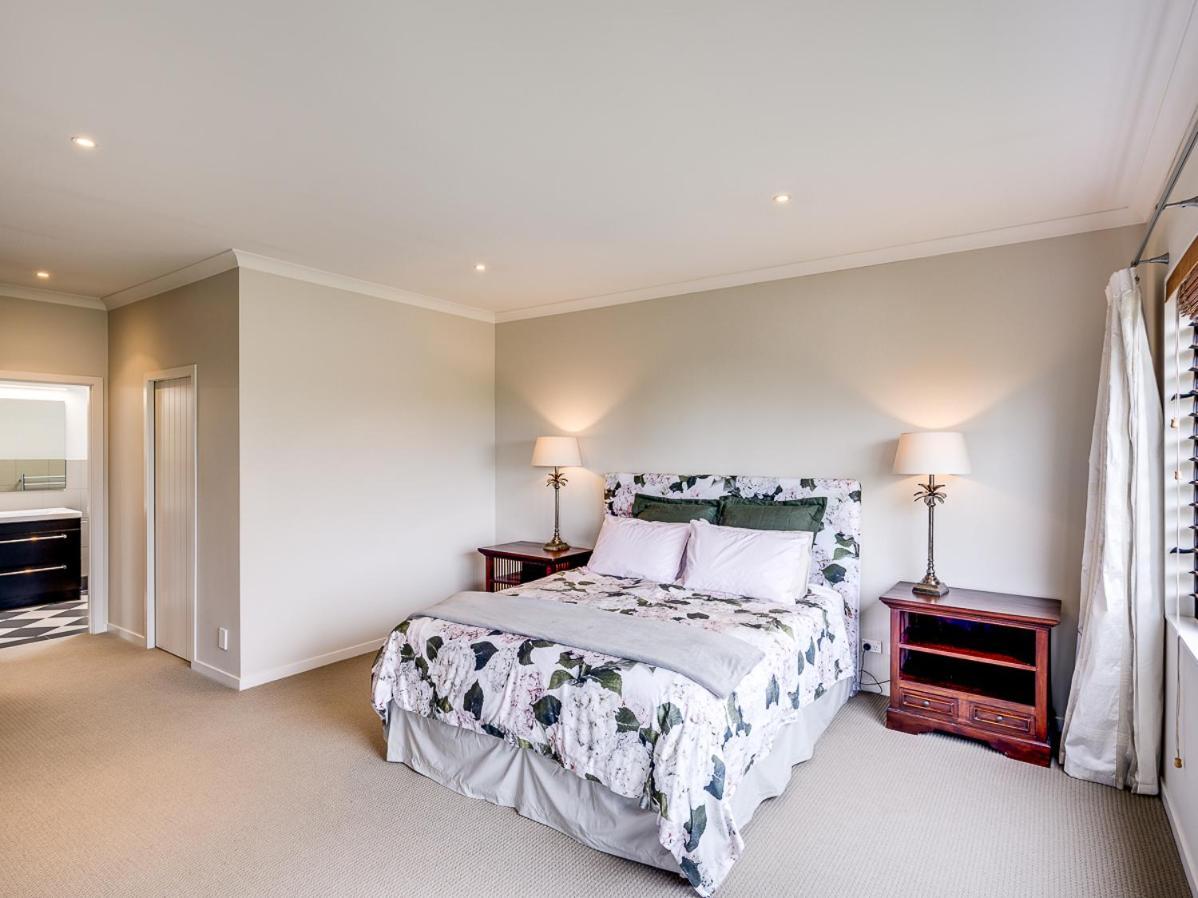 Busby Hill Villa - Havelock North Holiday Home Eksteriør bilde