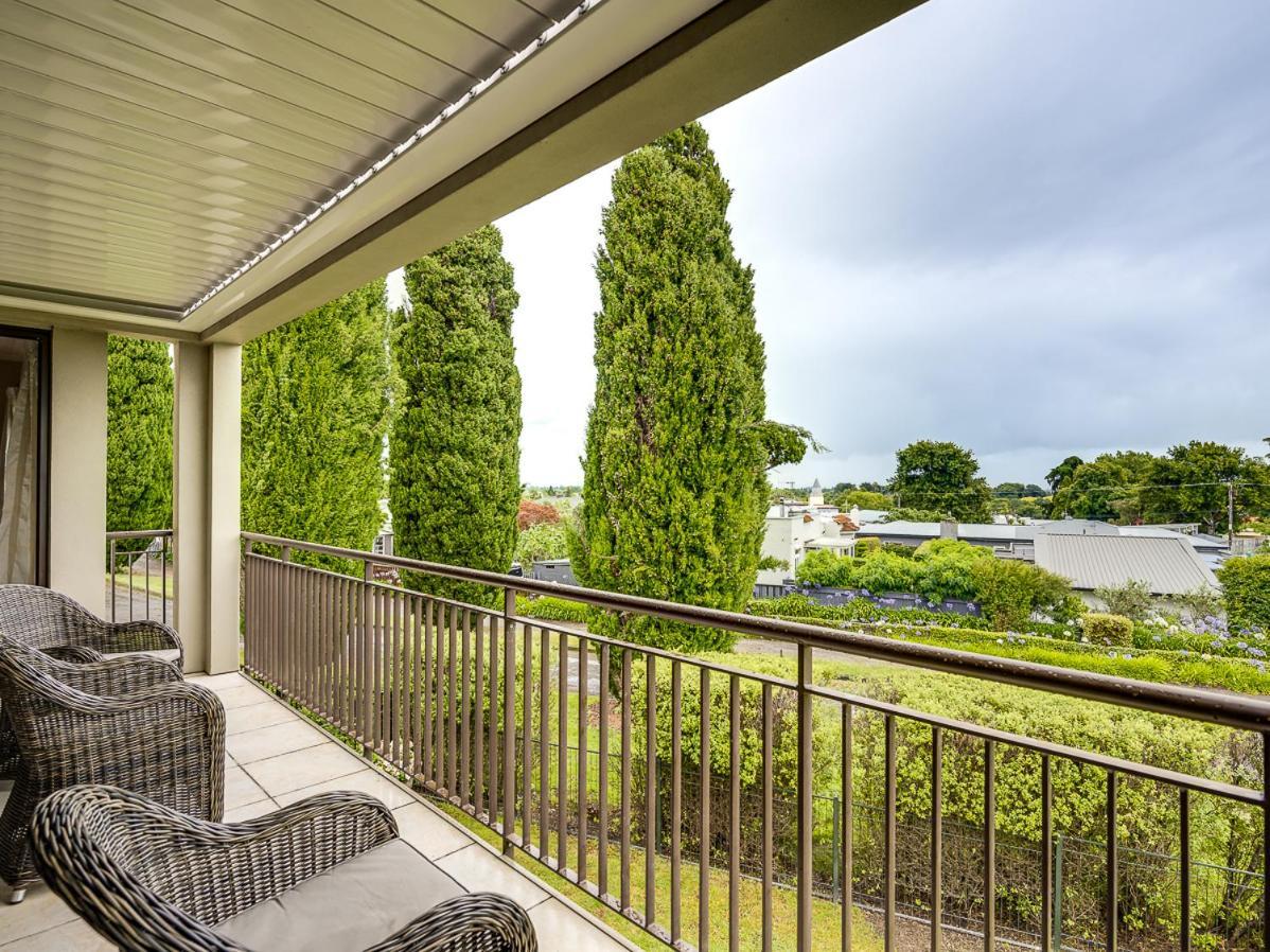 Busby Hill Villa - Havelock North Holiday Home Eksteriør bilde